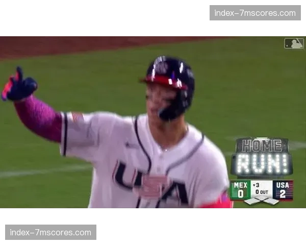 光芒对阵扬基，贾奇在右外野高墙前完成超五星接杀，守住一分领先