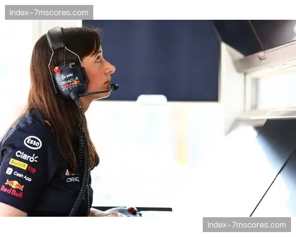 技术传承：汉娜·罗伯茨如何影响新一代女子BMX车手的训练理念与动作选择