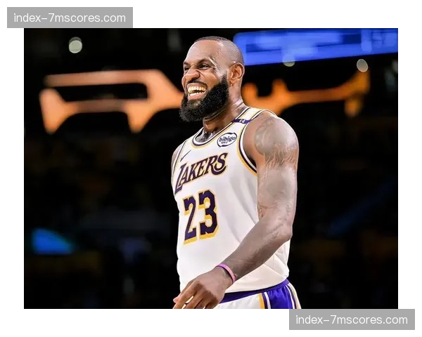 詹姆斯以41岁109天创季后赛最年长双十纪录